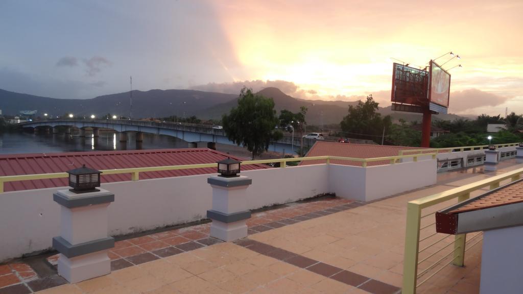 Kampongbay Makeng Guesthouse Kampot Exterior foto